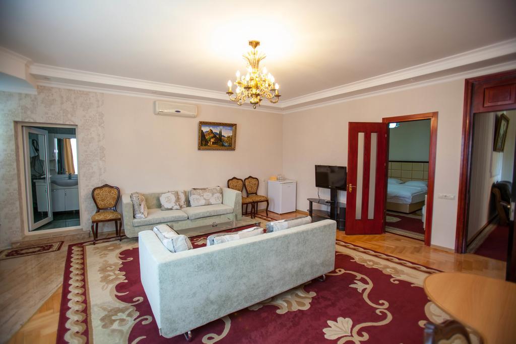 Gtm Kapan Hotel Tbilisi Ngoại thất bức ảnh